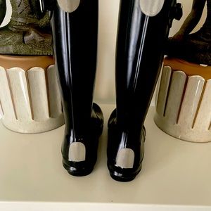 Beautiful tall black hunter boots make those rainy days stylish/chic women's 6